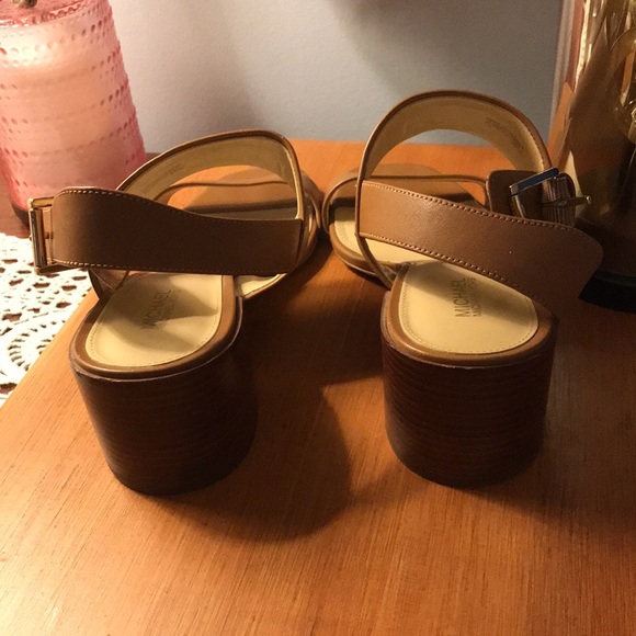 Michael Kors size 7 open toe sandals - Picture 3 of 4